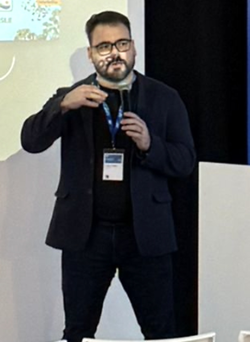 Lucas Dreger presenting on stage